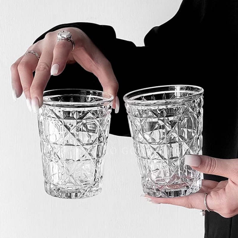 Diamante Vintage Modelado De V - Wine In Beer Glass avaliação e preço