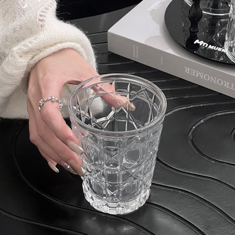 Diamante Vintage Modelado De V - Wine In Beer Glass avaliação e preço