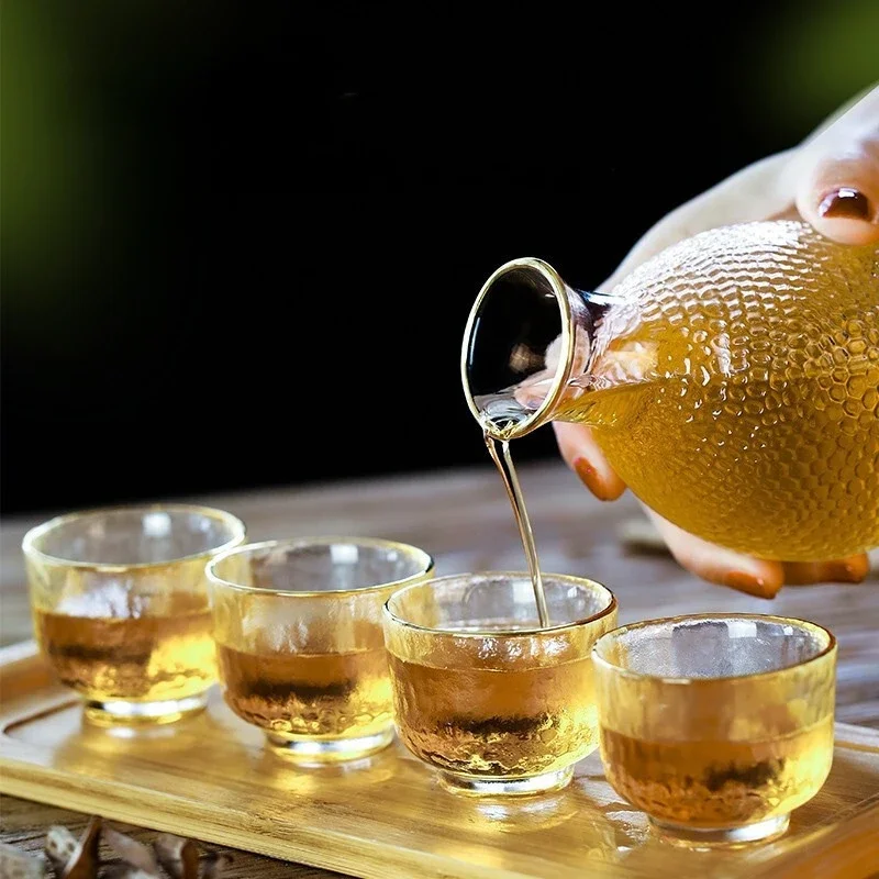 Conjunto de copo de cerveja de - Wine In Beer Glass avaliação e preço